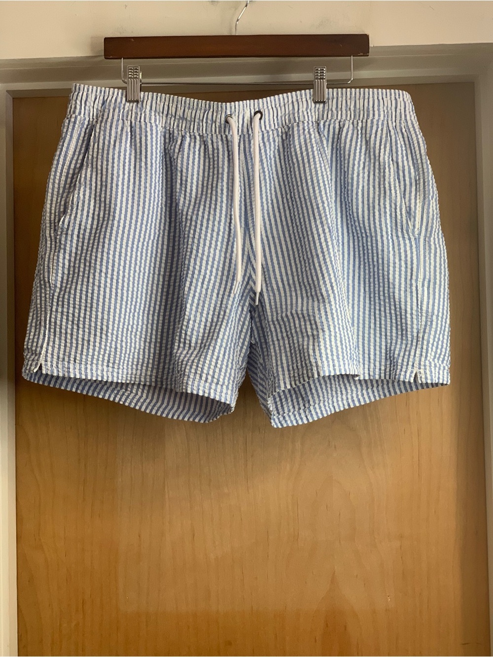J Crew Men’s Blue and White Striped Seersucker Flex Swim Shorts Size-X-Large
